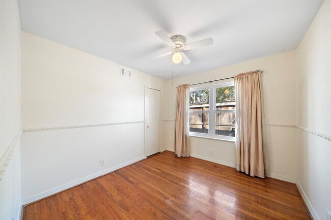 Building Photo - 6213 Grape St