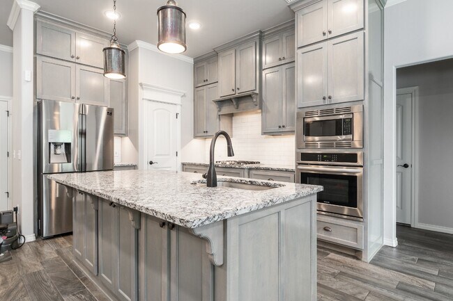 Building Photo - Beautiful Home in Woodland Park
