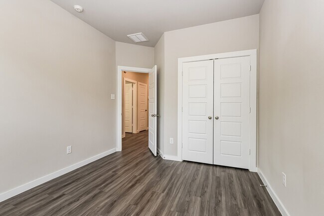Building Photo - 305 N Centro Cir