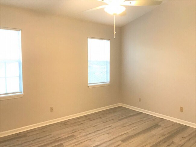 Building Photo - FOX RUN FARMS