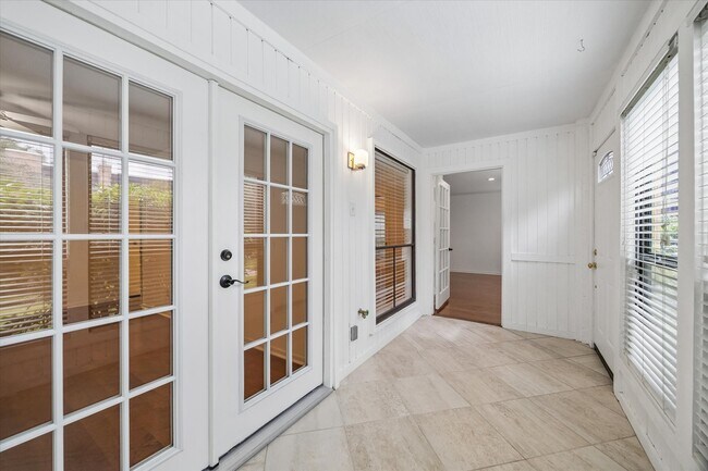 Building Photo - 1601 S Shepherd Dr
