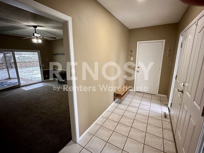 Building Photo - 5 Bedroom 3 Bathroom Single Family Home in Burnsville