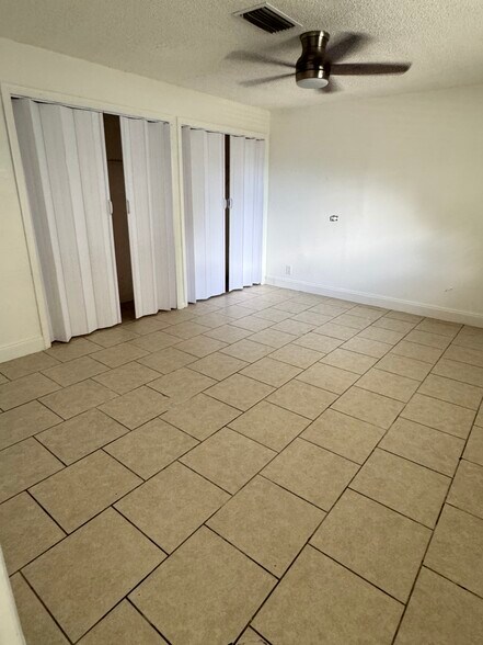 Building Photo - 523 50th St