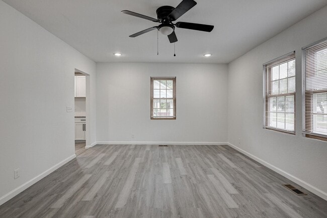 Building Photo - 2123 S Porter Ave