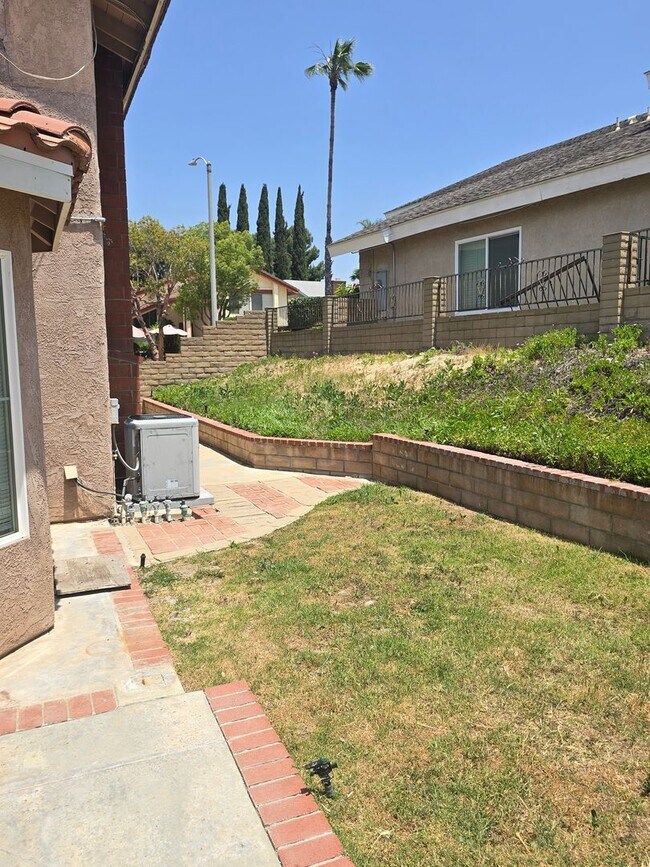 Building Photo - BEAUTIFUL 4 BEDROOM 3 BATH HOUSE. MOVE IN ...