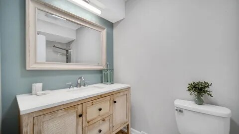 Building Photo - 8726 Lakewood Ave