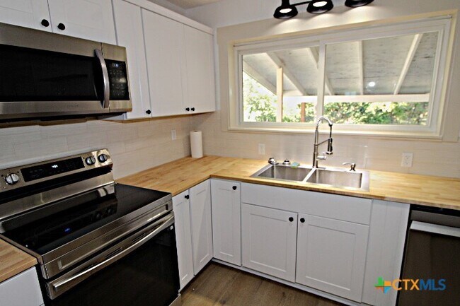 Building Photo - 507 Judy Ln