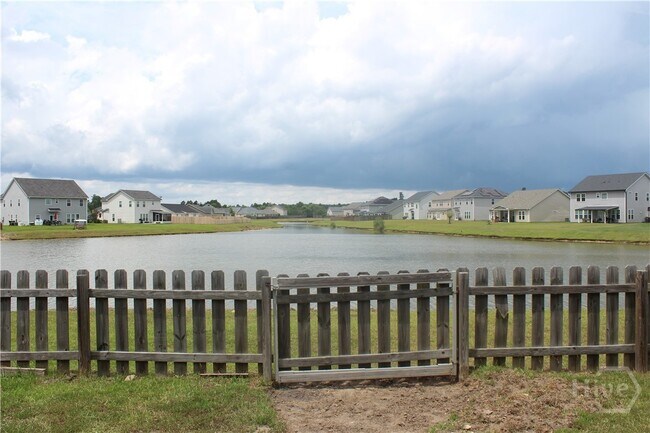 Building Photo - 216 Lake Pointe Dr
