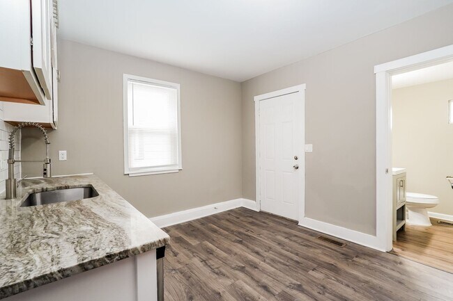 Building Photo - 761-763 Seymour Ave