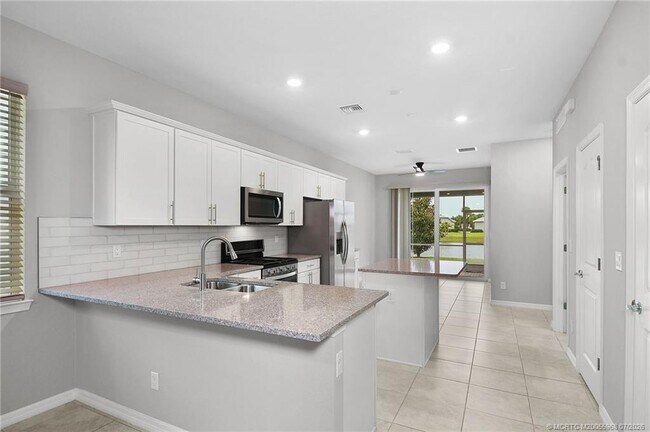Building Photo - 10214 SW Captiva Dr