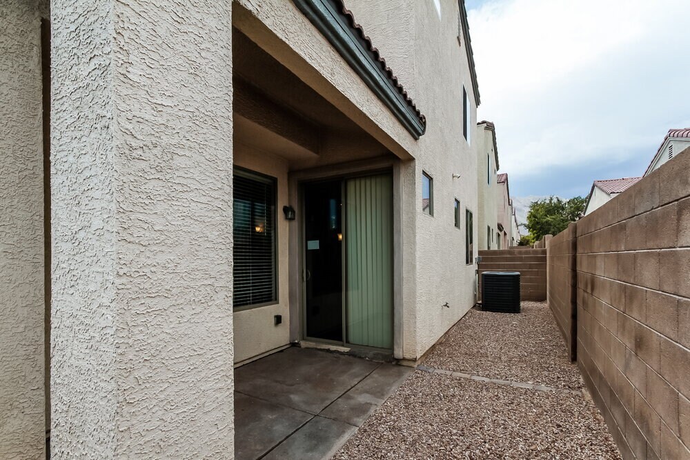 Building Photo - 10016 Bonterra Ave