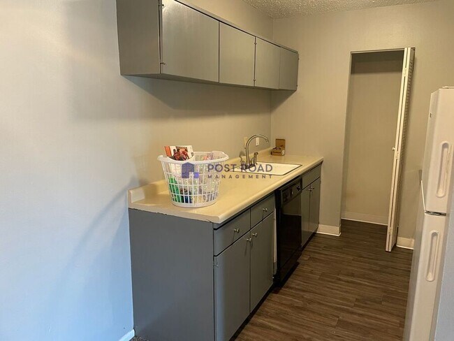 Building Photo - 2902 S Osage Ave