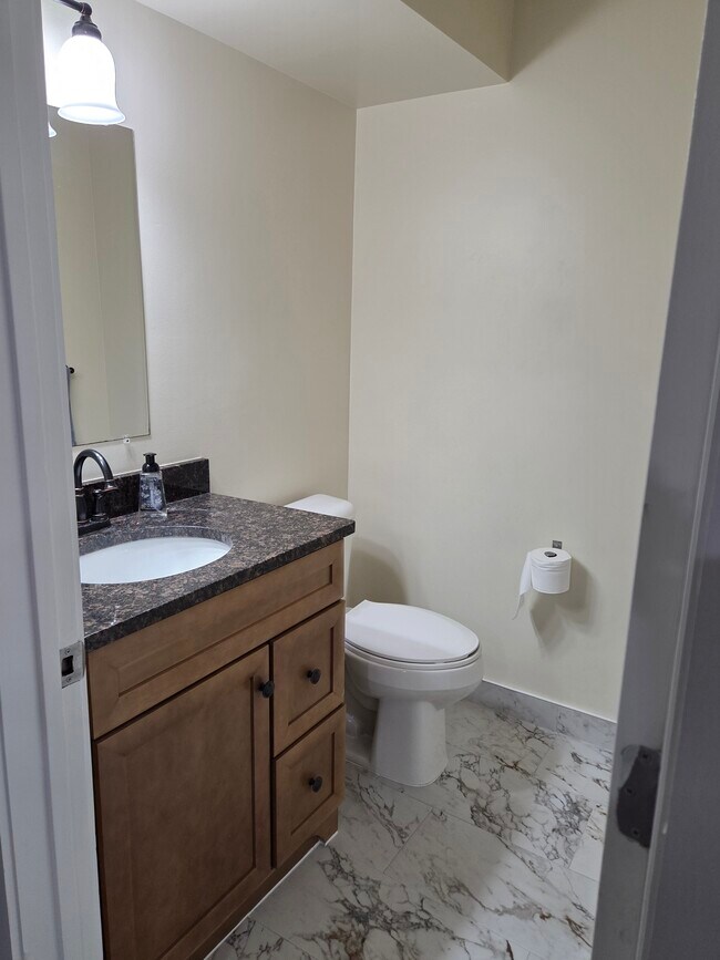 Building Photo - 649 Glasgow Ct