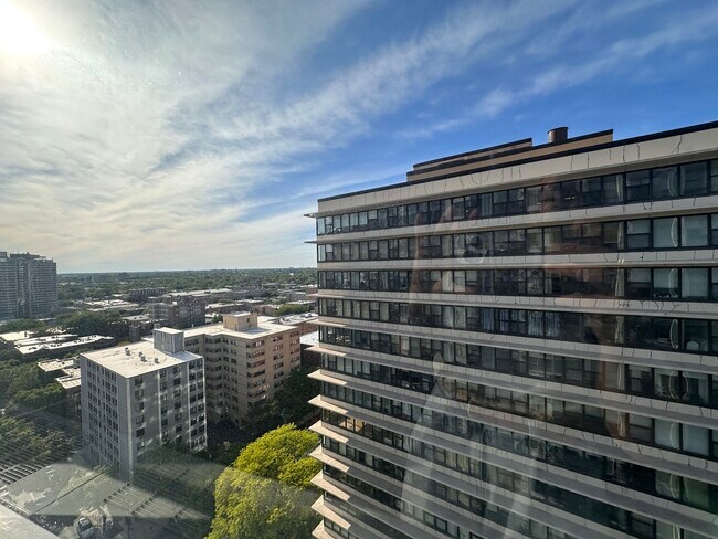 Building Photo - 5757 N Sheridan Rd