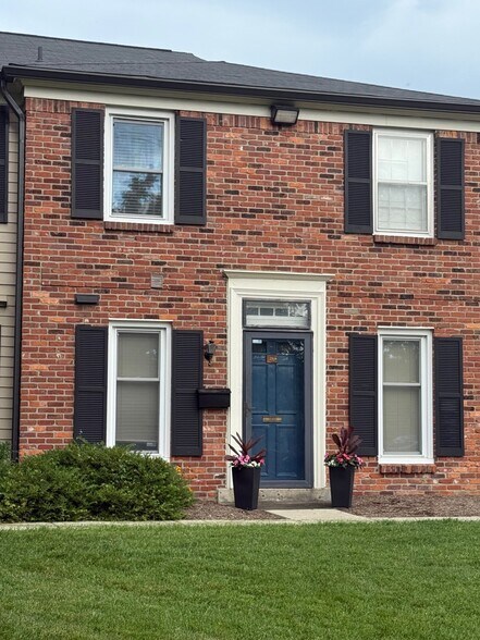 Building Photo - 5025 Hillsboro Pike