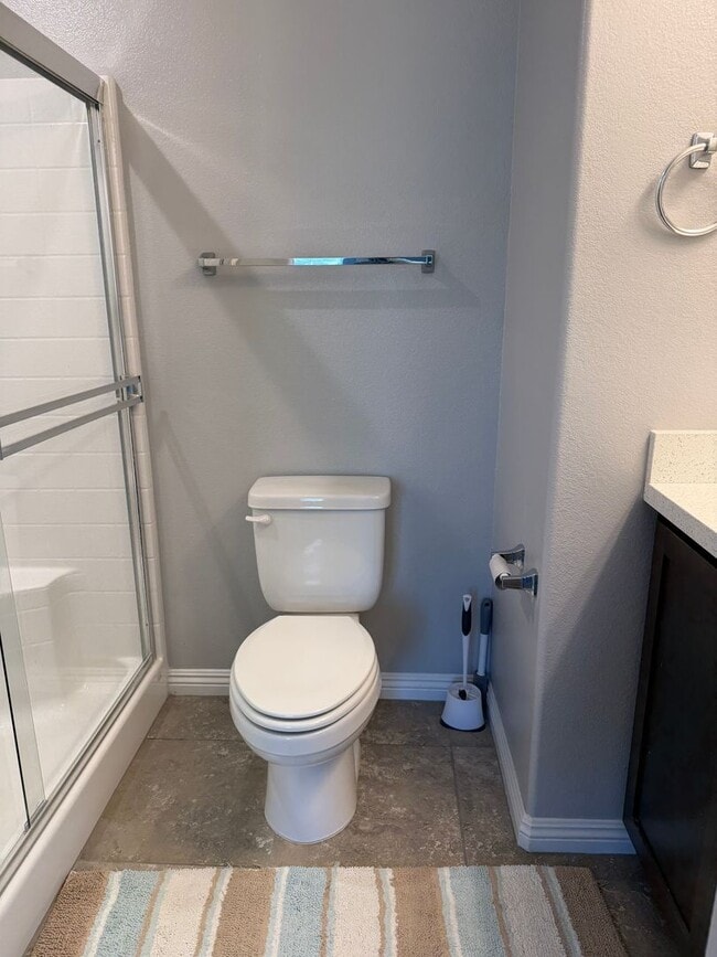 Building Photo - Must See 3 bedroom Townhome