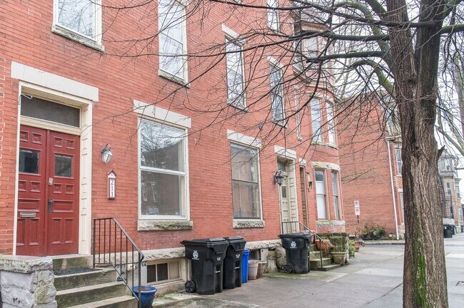 Primary Photo - 211 Hamilton St