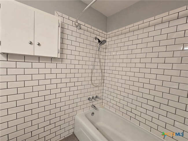 Building Photo - 1401 W Ave B