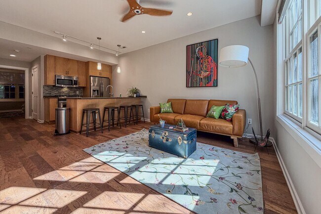 Building Photo - 190 E Gay St