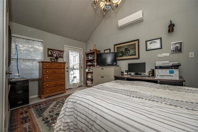 Building Photo - Furnished 3 Bed / 2 Bath Rental Near Lake Texoma – Internet Included!