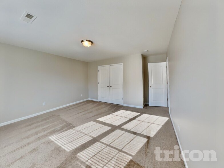 Building Photo - 47 Hallow Oak St