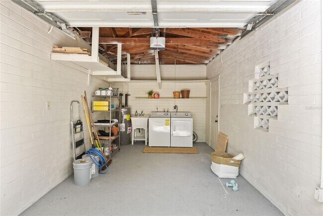 Building Photo - 1037 N Virginia Ave