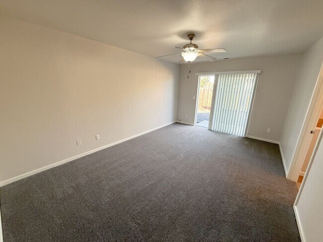 Building Photo - Three Bedroom, Two Bath House