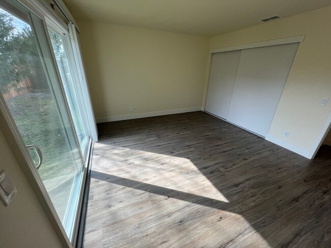 Building Photo - Newly Remodeled 3 bedroom 2 bath home in a great Location.