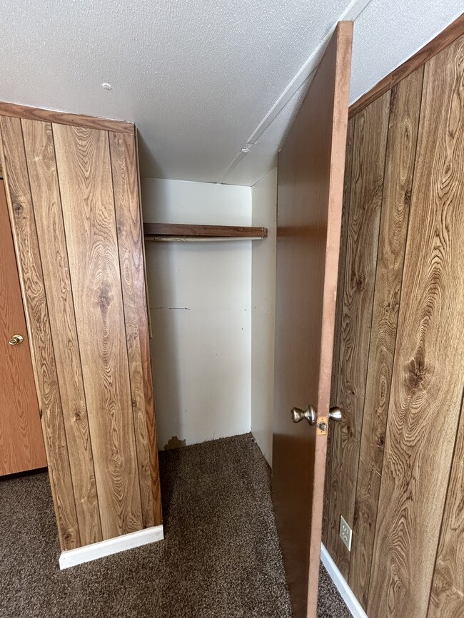 Building Photo - 218 Tyler St