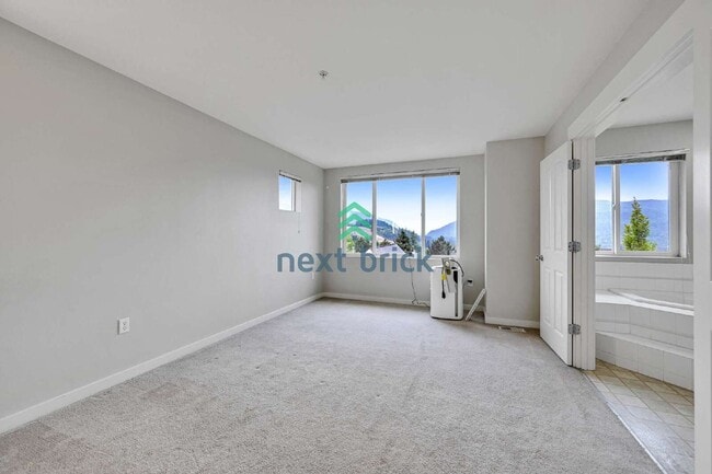 Building Photo - "Spacious 3-Bedroom Retreat with 3.5 Baths in Issaquah - 1,707 Sq. Ft. of Comfort!"