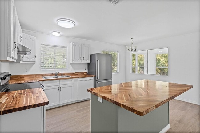 Building Photo - 401 Conde Ave