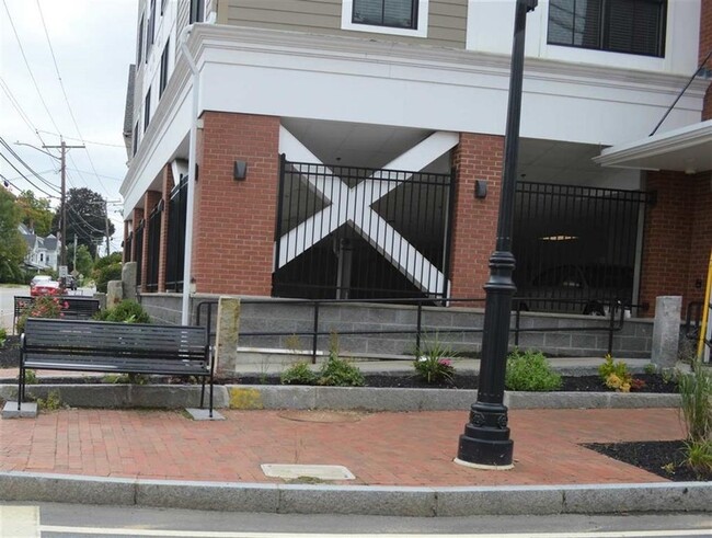 Building Photo - 2 Silver St