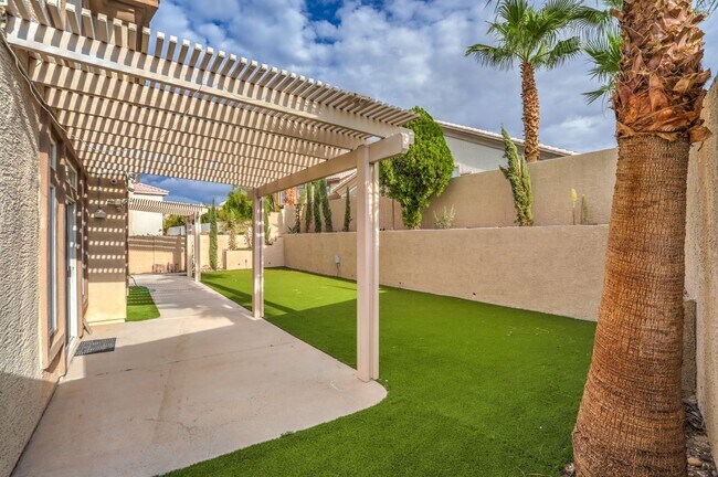 Building Photo - Luxury 5-Bedroom Home in Guard-Gated Community with 3-Car Garage
