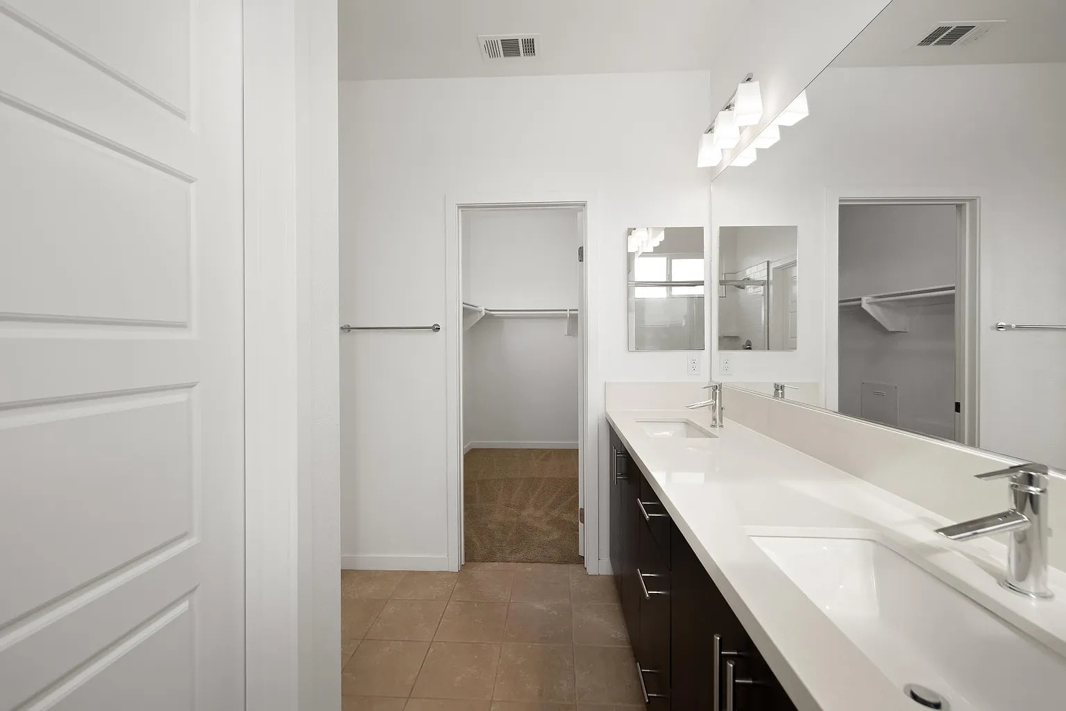 Building Photo - 370 Broadway Dr