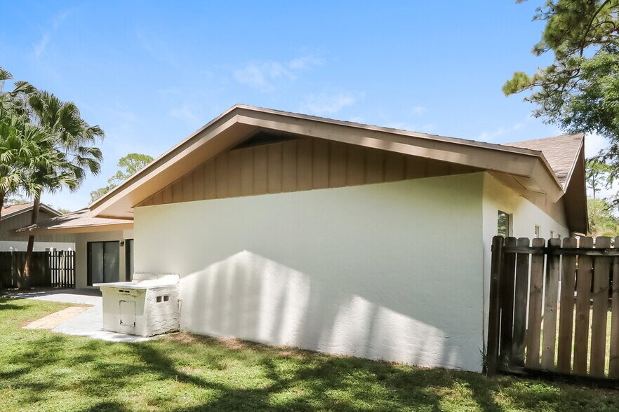Building Photo - 12463 Sawgrass Ct