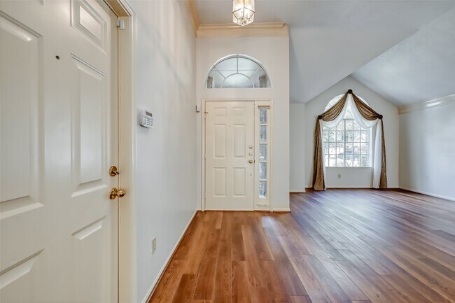 Building Photo - 5007 Maple Brook Ln