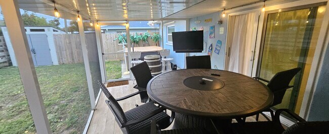 Building Photo - 137 Magnolia St