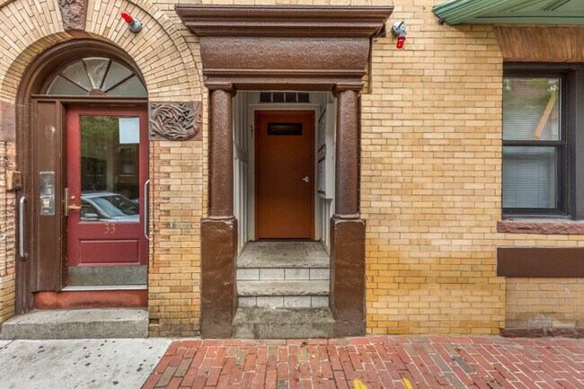 Building Photo - Two Bed Near Northeastern - No Fee