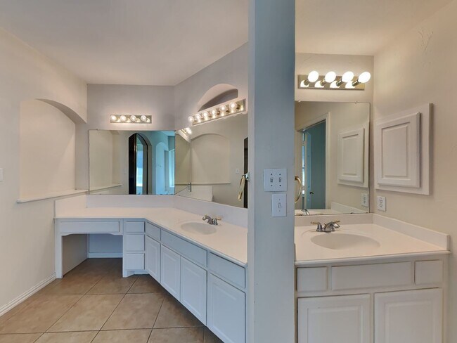 Building Photo - ENCHANTING 5 BEDROOM IN FRISCO!