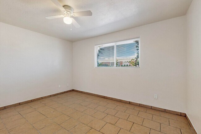 Building Photo - 540 Cardenas Dr SE