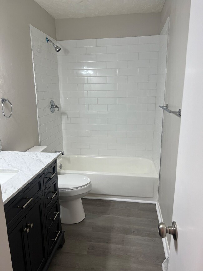 Building Photo - 11226 Roxbury Dr