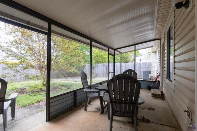 Building Photo - 135 Sussex Dr