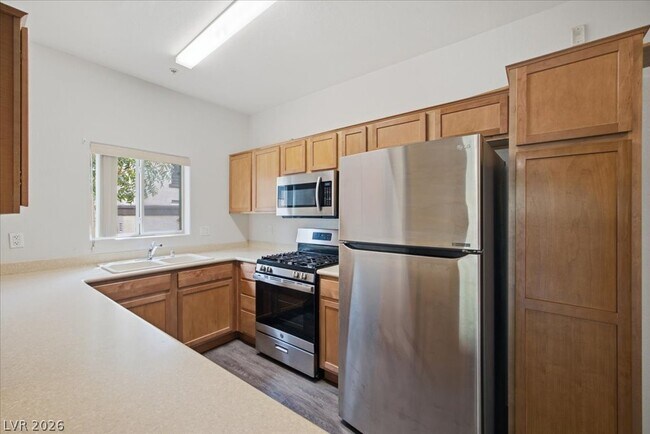 Building Photo - 2291 W Horizon Ridge Pkwy