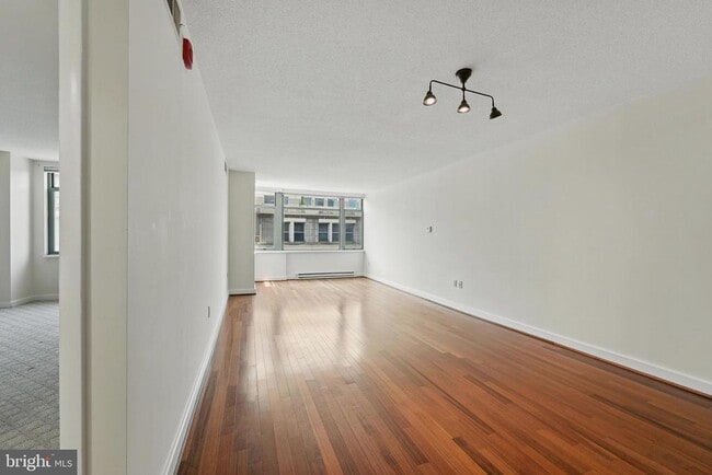 Building Photo - 1150 K St NW