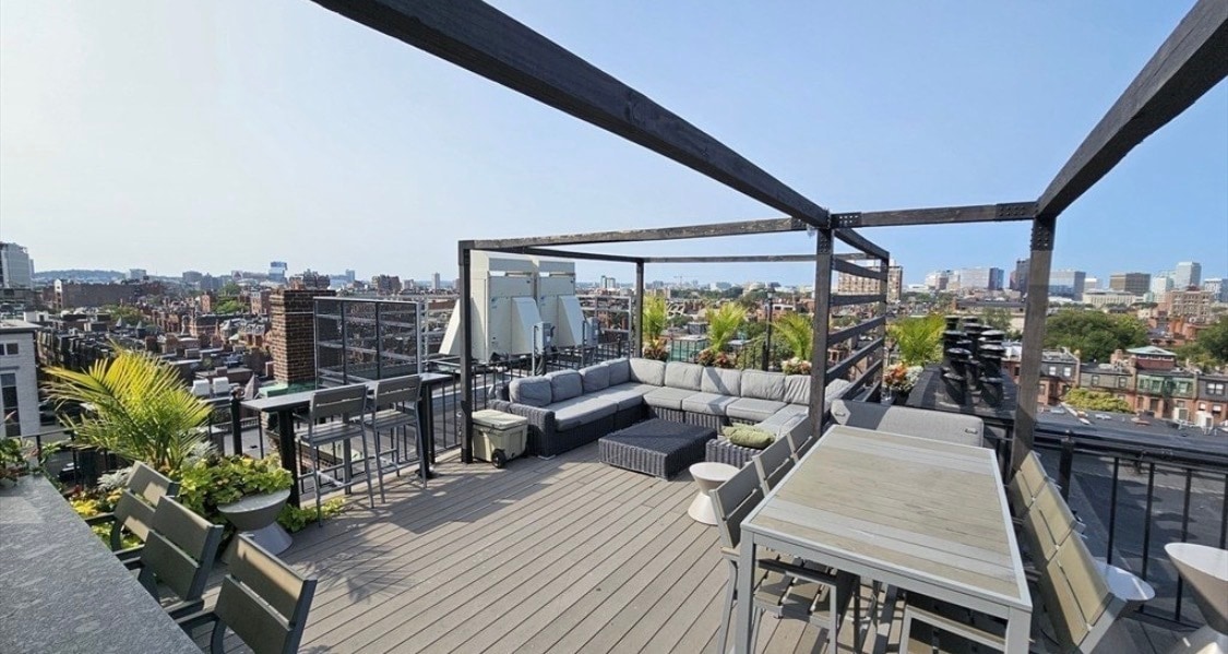 Building Photo - 8 Garrison St