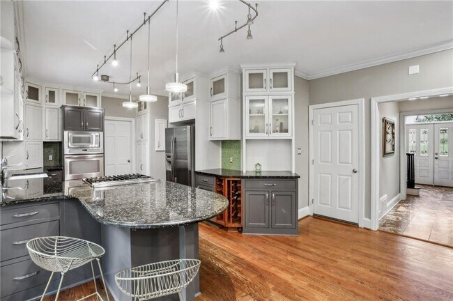 Building Photo - 2883 Wynfair Dr