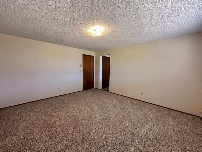 Building Photo - 970 S 55th Pl