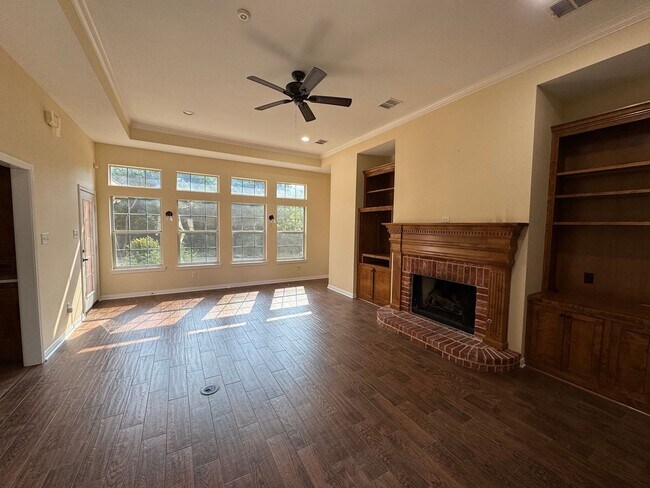 Building Photo - Beautiful Corner Lot Estate