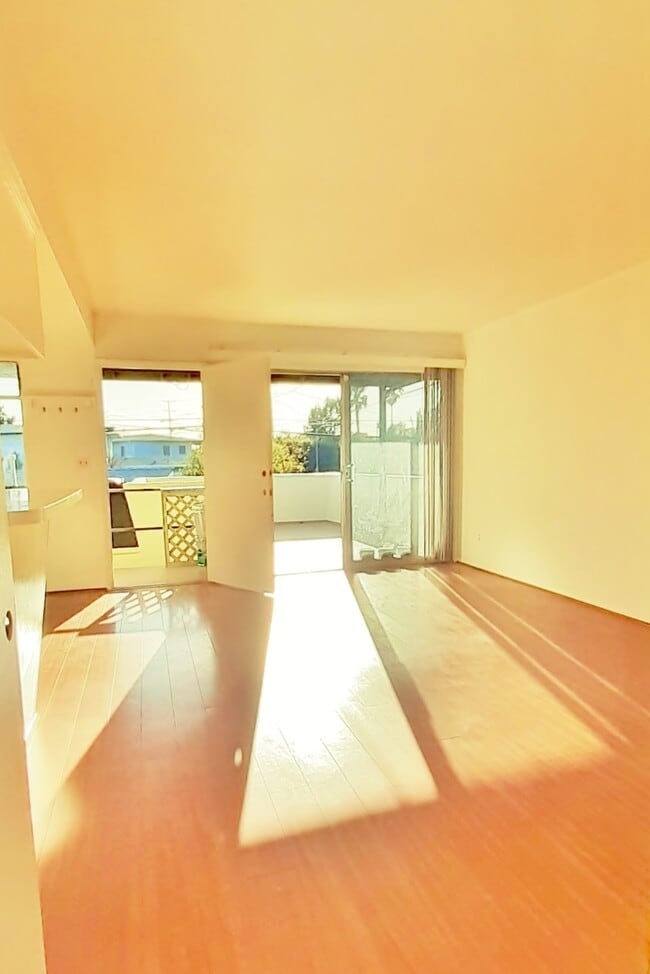 Dining - 1514 Penmar Ave