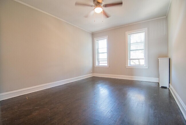 Building Photo - 2445 W Rosemont Ave